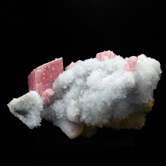 Rhodochrosite, Quartz. 194.0 ct.