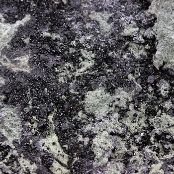 Grenat Melanite + Perovskite. 3026.5 ct.