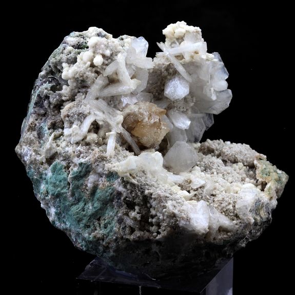 Stilbite + Powellite. 740.5 ct.