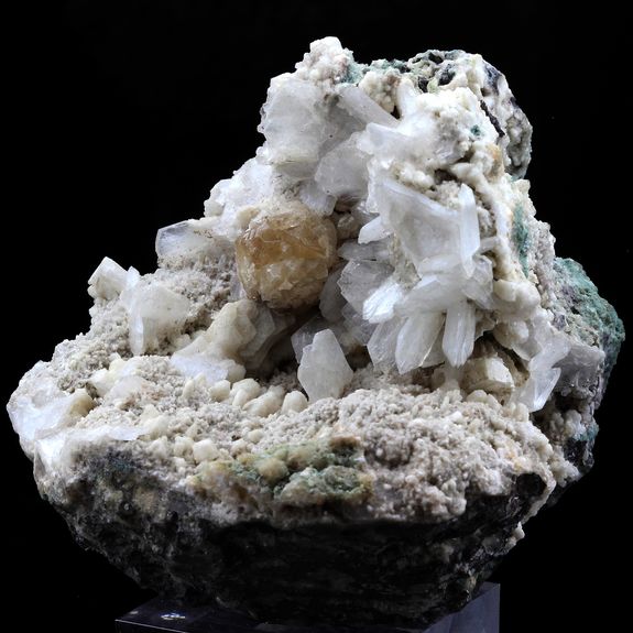 Stilbite + Powellite. 740.5 ct.