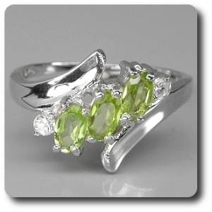 GREEN PERIDOT RING