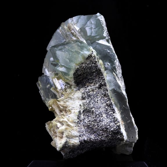 Prehnite + Epidote + Byssolite. 68.5 ct.