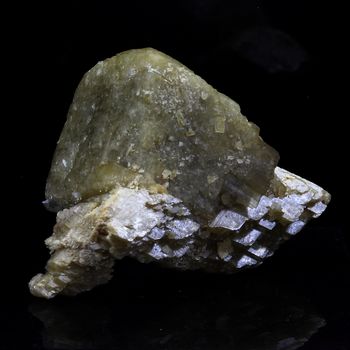 Siderite, Quartz. 118.5 ct.