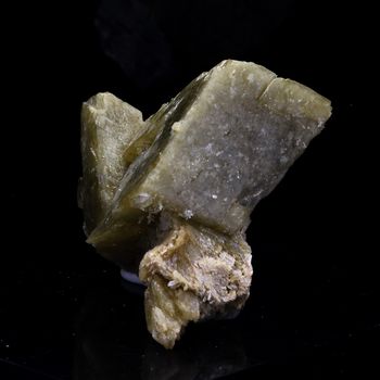 Siderite, Quartz. 118.5 ct.