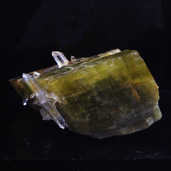 Siderite, Quartz. 322.5 ct.
