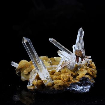 Siderite, Quartz. 64.0 ct.