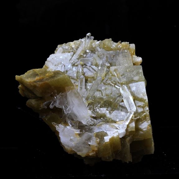 Siderite, Quartz. 259.0 ct.