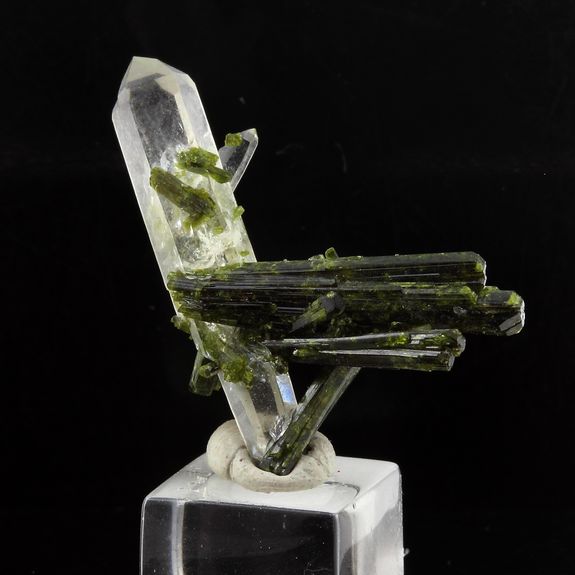 Epidote + Quartz. 5.9 ct.