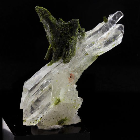 Epidote + Quartz. 33.5 ct.