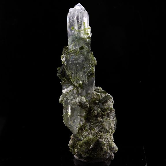 Epidote + Quartz. 29.5 ct.