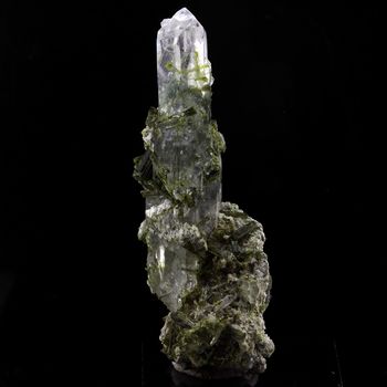 Epidote + Quartz. 29.5 ct.