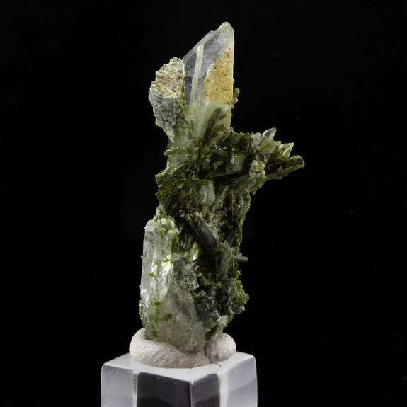 Epidote + Quartz. 16.5 ct.