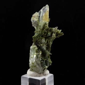Epidote + Quartz. 16.5 ct.