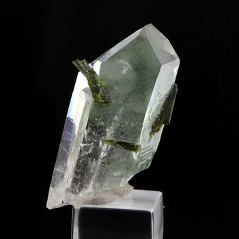 Epidote + Quartz. 26.0 ct.
