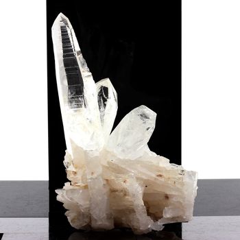 Quartz. 1736.0 ct.