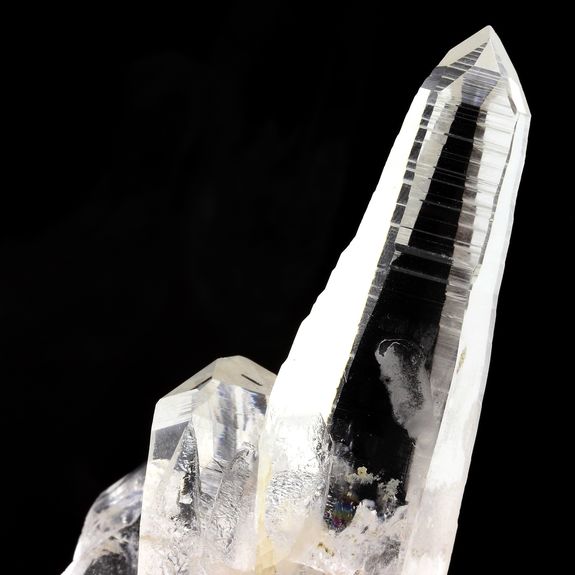 Quartz. 1736.0 ct.