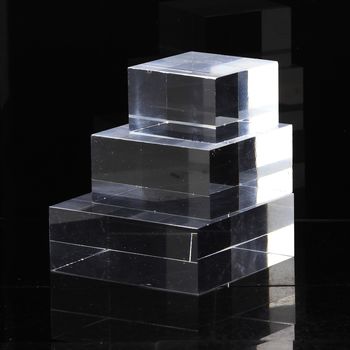 Socle présentoir acrylique support pour minéraux. 10 pièces