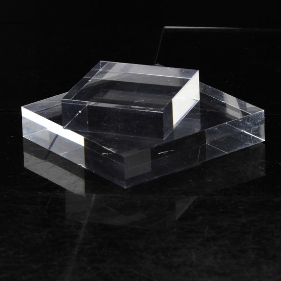 Socle présentoir acrylique support pour minéraux. 10 pièces