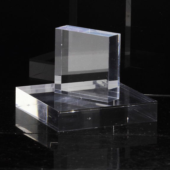 Socle présentoir acrylique support pour minéraux. 4 pièces