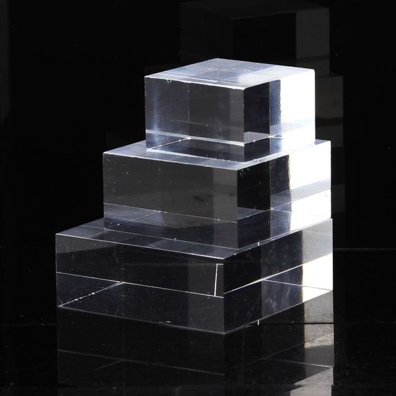 Socle présentoir acrylique support pour minéraux. 10 pièces.