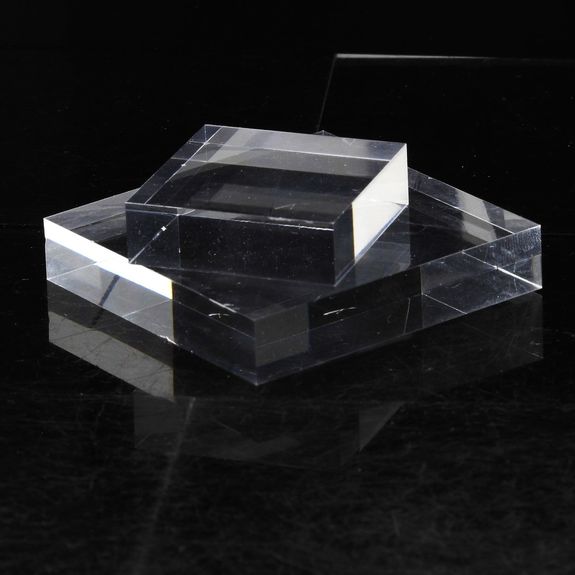 Socle présentoir acrylique support pour minéraux. 5 pièces.