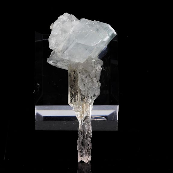 Datolite sur Danburite. 262.0 ct.