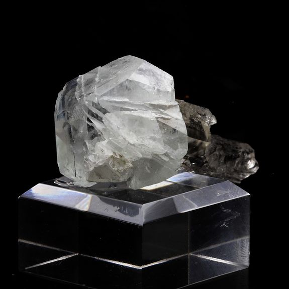 Datolite sur Danburite. 262.0 ct.
