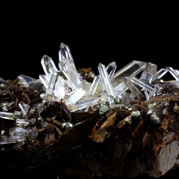 Siderite, Quartz, Pyrite. 2000.0 ct.