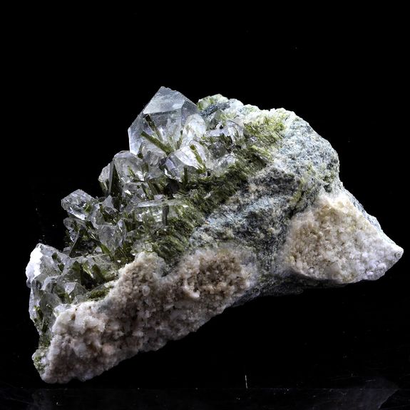 Quartz + Epidote. 495.0 ct.