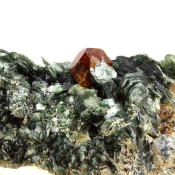 Grenat Hessonite + Clinochlore. 225.0 ct.