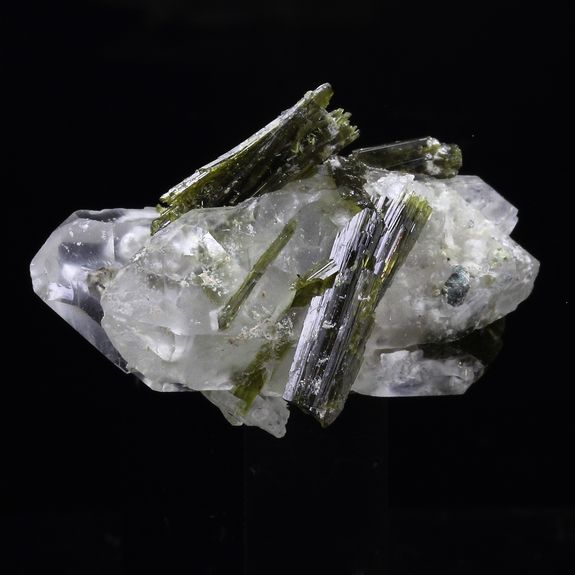 Quartz, Epidote, Byssolite. 45.5 ct.