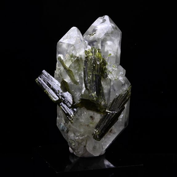 Quartz, Epidote, Byssolite. 45.5 ct.