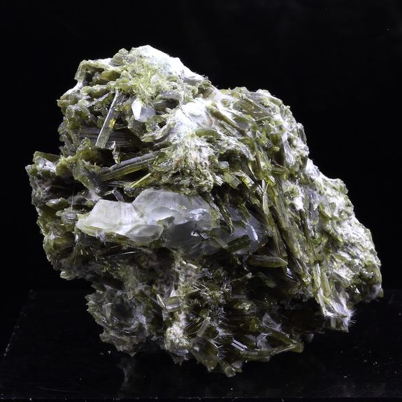Quartz, Epidote, Byssolite. 213.5 ct.