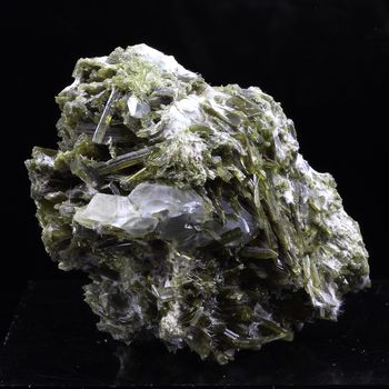 Quartz, Epidote, Byssolite. 213.5 ct.