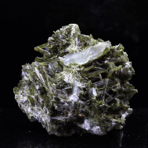 Quartz, Epidote, Byssolite. 213.5 ct.