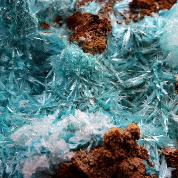 Aurichalcite. 866.0 ct.