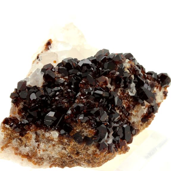 Uvite, Magnesite. 685.5 ct.