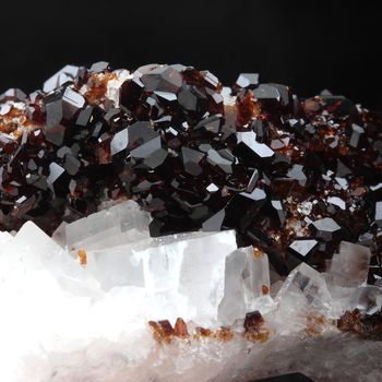 Uvite, Magnesite. 685.5 ct.