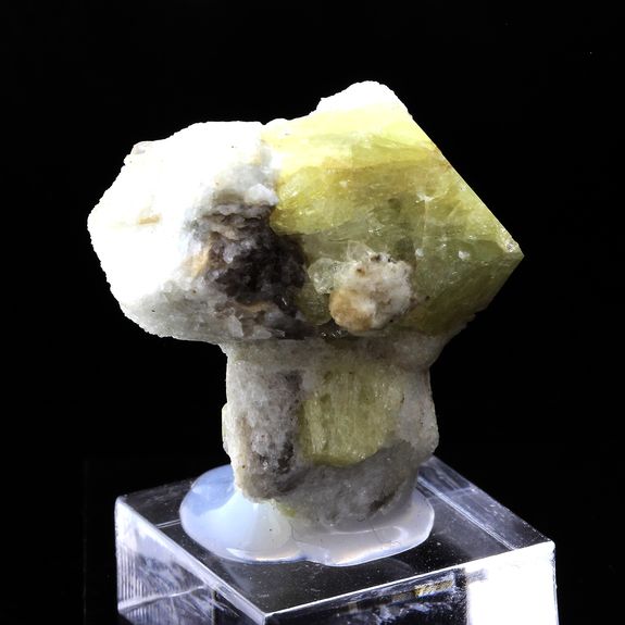 Rhodizite. 169.0 ct.