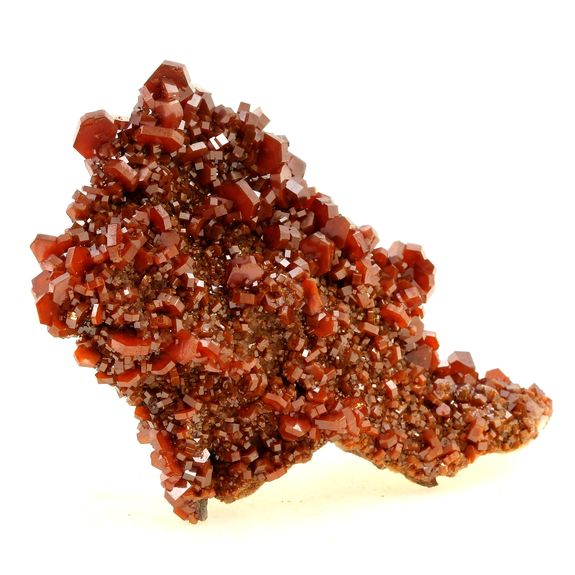 Vanadinite. 900.0 ct.