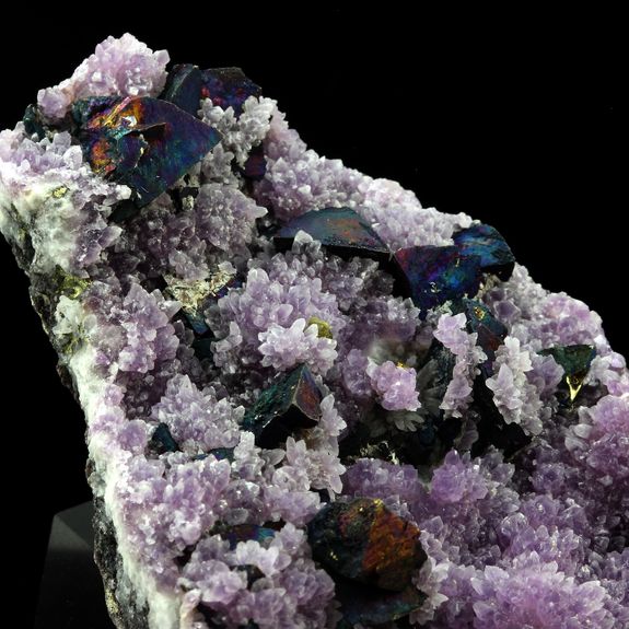 Chalcopyrite + Améthyste + Sphalerite. 1220.0 ct.