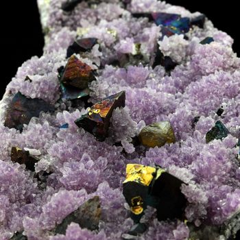 Chalcopyrite + Améthyste + Sphalerite. 1220.0 ct.