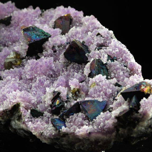 Chalcopyrite + Améthyste + Sphalerite. 1220.0 ct.
