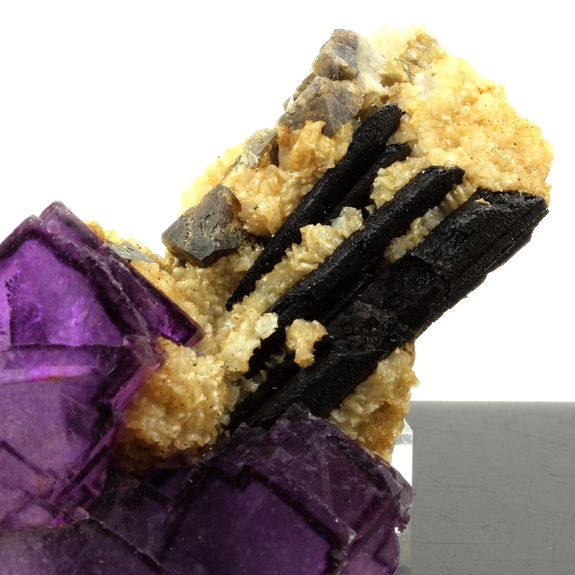 Fluorite + Ilvaite + Scheelite.