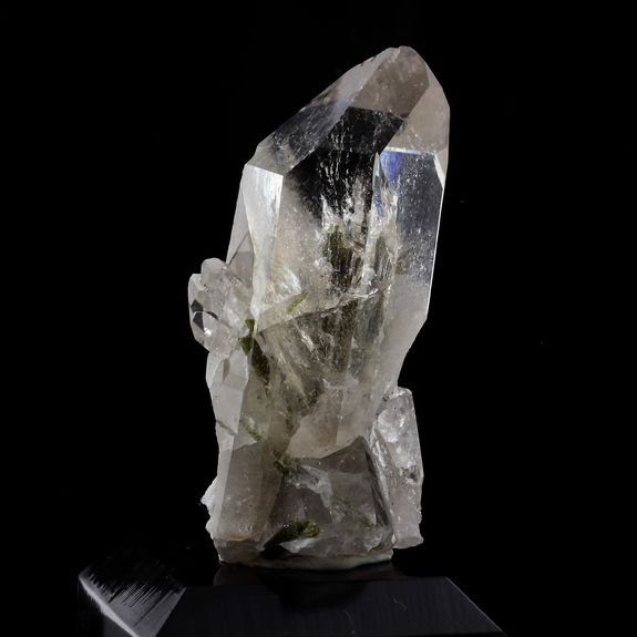 Quartz fumé + Epidote. 85.0 ct.