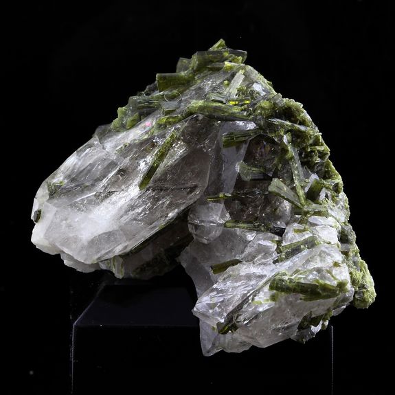 Quartz fumé + Epidote. 158.0 ct.