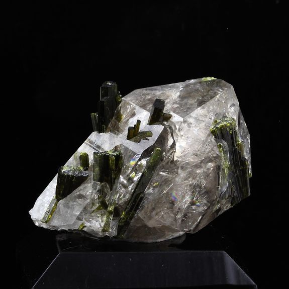 Quartz fumé + Epidote. 63.0 ct.