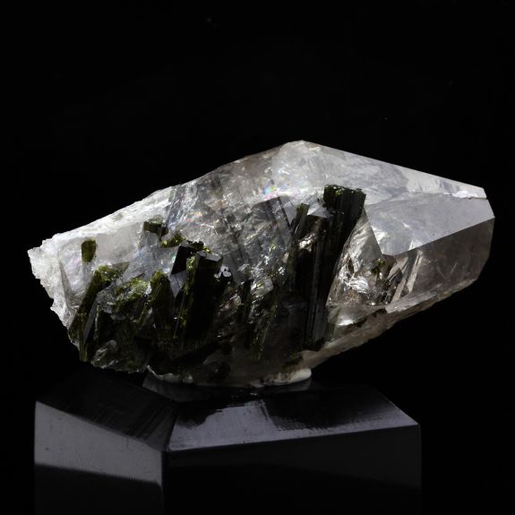 Quartz fumé + Epidote. 130.0 ct.