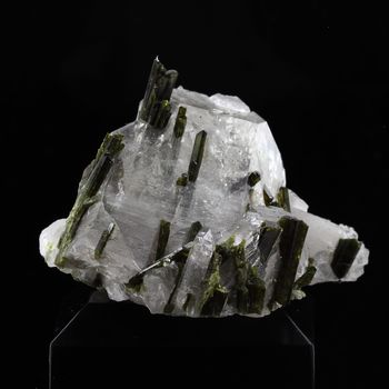 Quartz fumé + Epidote. 135.0 ct.