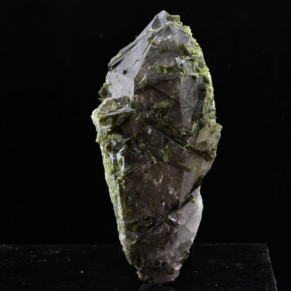 Quartz fumé + Epidote. 130.0 ct.
